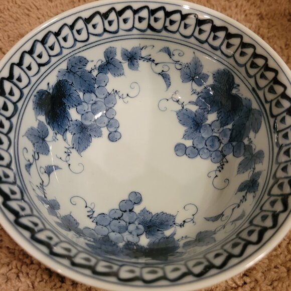 Vintage Japanese Porcelain Grape Leaf Rice Bowl - Picture 2 of 4